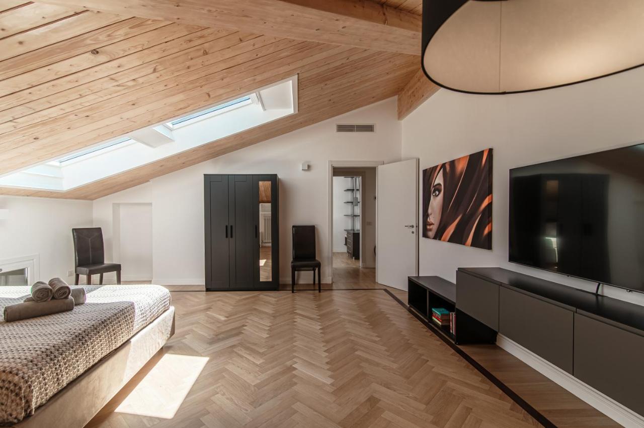 Attic 64 - The House Of Travelers Apartment Como Ngoại thất bức ảnh