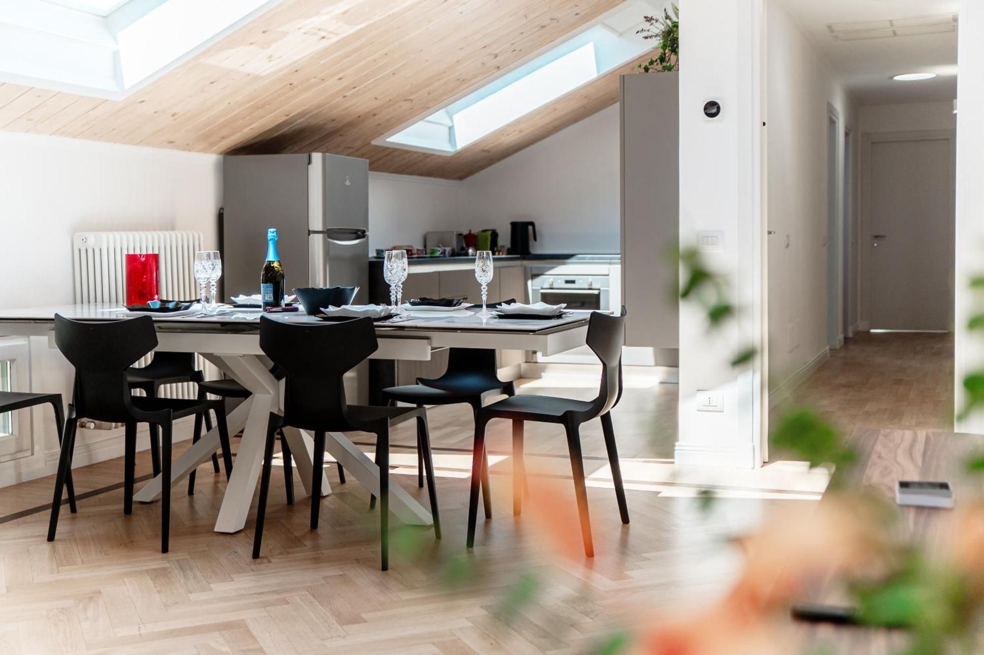 Attic 64 - The House Of Travelers Apartment Como Ngoại thất bức ảnh